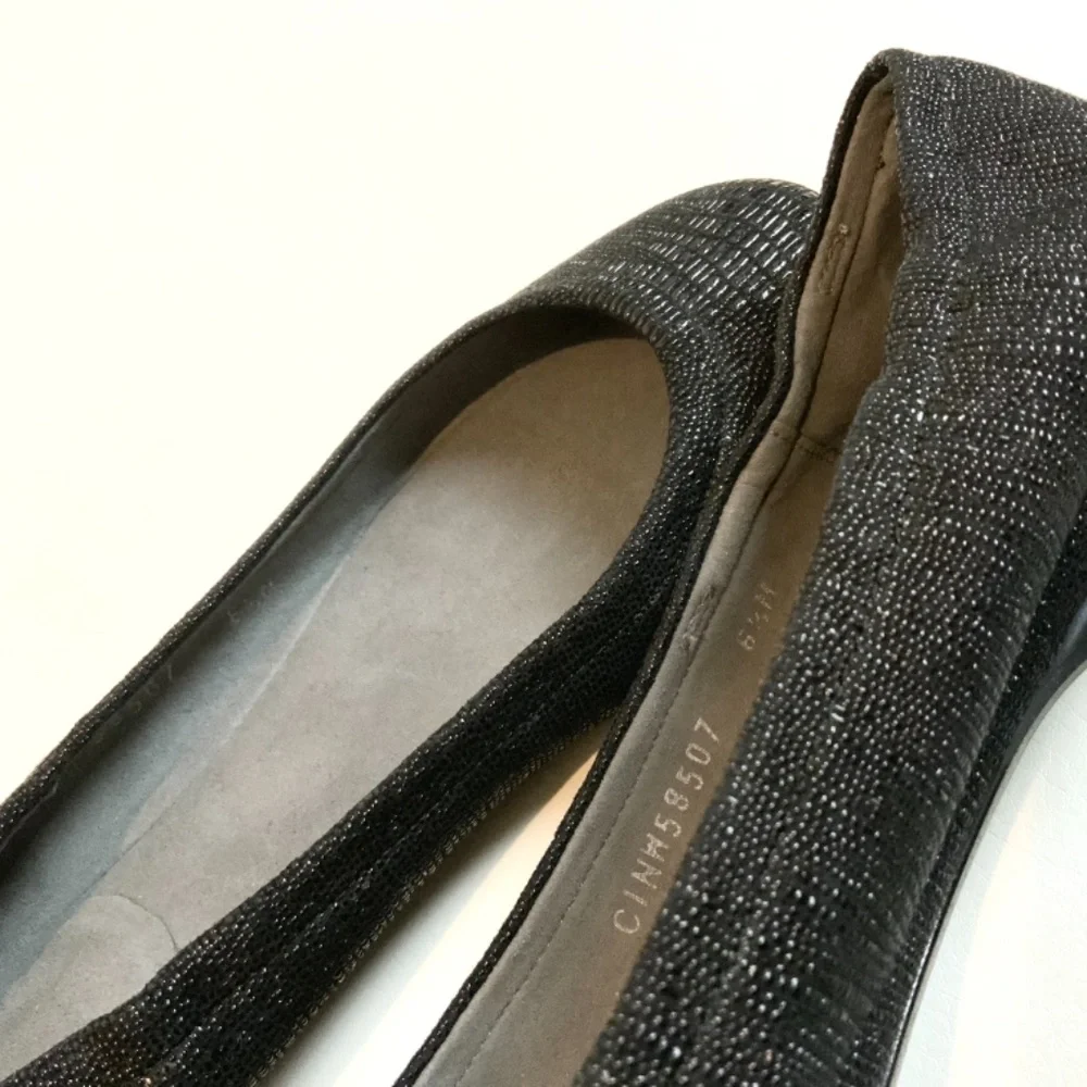 Stuart Weitzman Dotsnot Black Suede Animal Print Ballet Flats Low-Heel Shoes 6.5